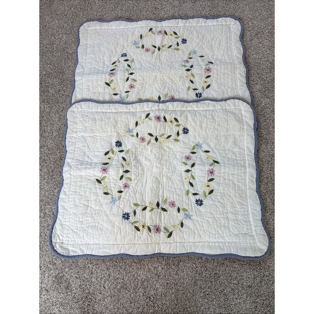 Embroidered Floral Wreath Full‎ Cream Quilt & Shams Scalloped Edge Cottagecore